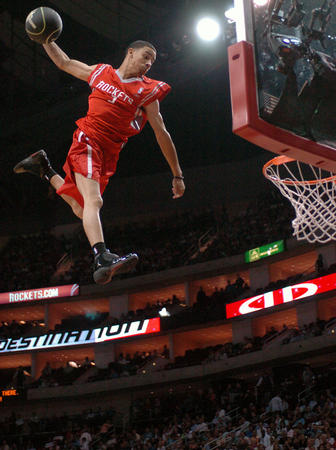 美记：克尼佩尔命中率效率都高 三球该多传球给他而不是小桥&米勒