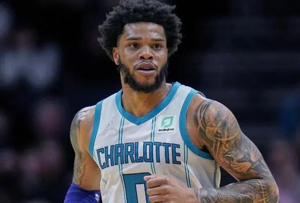 《初音未来：缤纷舞台》新官方粉丝书将于明年1月发售