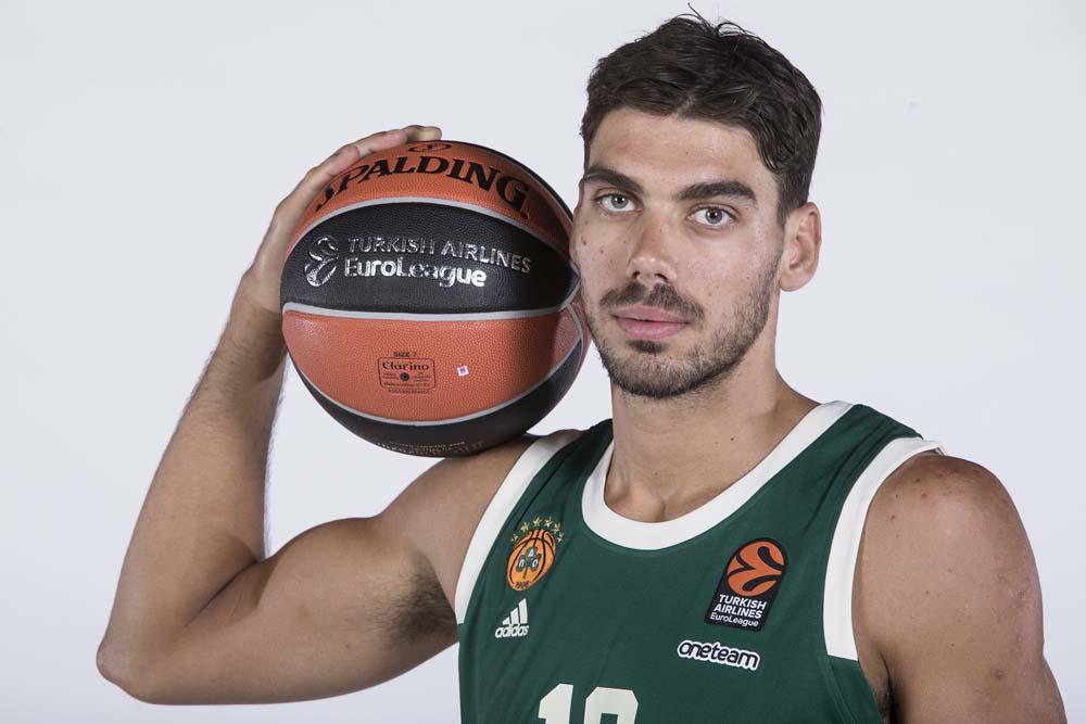 记者：若皇马晋级国王杯决赛，卢宁将担任首发门将