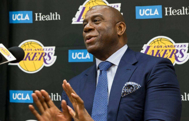 NBA选秀前三顺位最强之争：詹姆斯状元无悬念，探花乔丹秒杀全场！榜眼位置至今争论不休