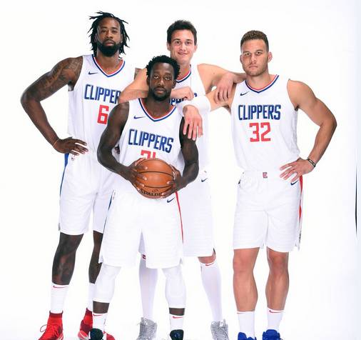 狄龙这两下子惊呆了一旁的八村[滑稽]