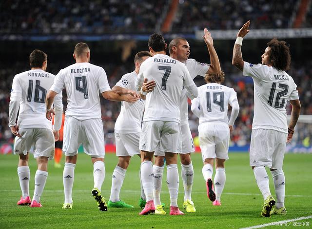 中超俱乐部欠薪问题严峻，准入审核难度大，职业化进程仍不完善。