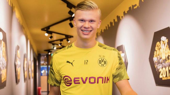 足坛精彩一夜：曼联3-2逆转，阿森纳送利物浦大礼，巴黎7球狂胜