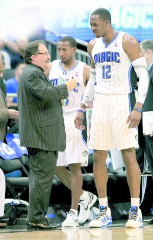 掘金半场4人得分上双，约基奇10分6助攻4篮板