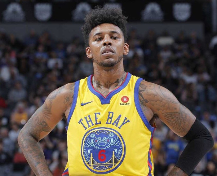 成都金牛公安：蓉城vs河南期间，两名观众做出侮辱性动作被行拘